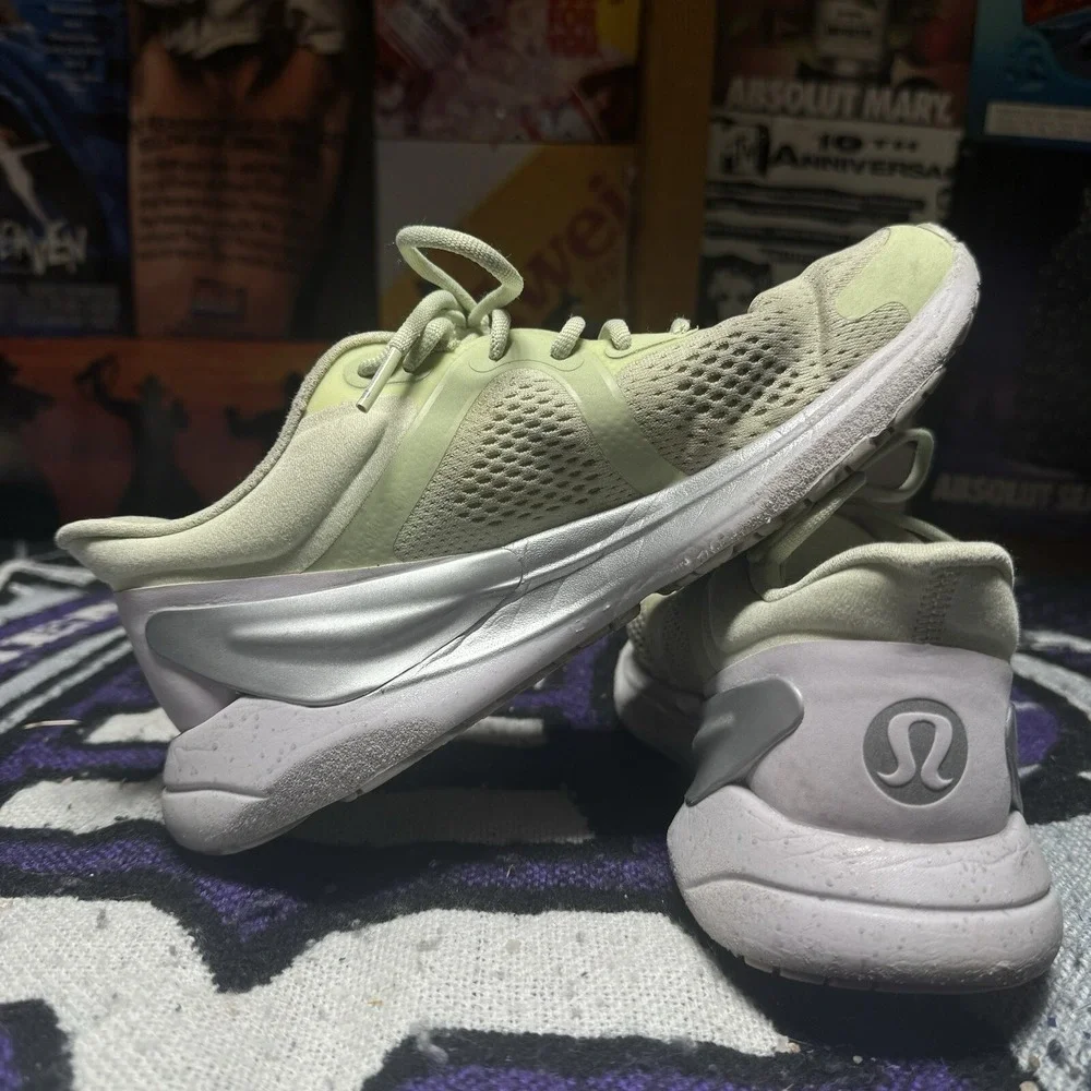 Size 7 - Lululemon Blissfeel Womens Running Shoe DEWY/FTLV/HIYE‎